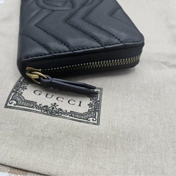 Gucci Black Chevron Wallet with Gold Accents - Picture 4 of 7